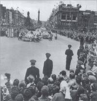 The President's motorcade passing along O'Connell Street. The army and gardai argued over who should line theroute.