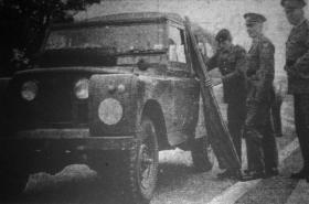 Members of the Irish army medical corps at Bridge End customs post, three miles from Derry, on 14 August. (Irish News, 15 August 1969)