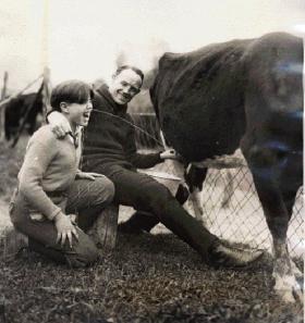 McTigue shares a lighter moment with a young fan after the fight. He would subsequently ‘milk’ his world title in a lucrative boxing career in the US, though his fortune was wiped out in the Wall Street Crash in 1929.(All images: Fasnet Films)