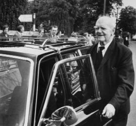 ‘Bapty’ [John the Baptist] Maher at the funeral of Paddy Prendergast, 1980. (John Minihan)