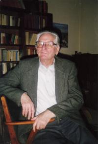 Hans Hartmann at home in Cologne in 1990, aged 81.