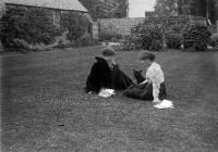 Eva and Constance Gore-Booth in London c. 1898. The sisters rejected their aristocratic heritage, leaving the family home, Lissadell House, Co. Sligo. Eva moved to Manchester in early adulthood and devoted herself to campaigning on behalf of the working classes, mainly Irish immigrants. She was a highly respected author and became a key trade union organiser, inspiring her older sister’s interest in labour and trade unionism. Constance married a Polish count, acquiring the title Countess Markievicz. She became involved with labour and social reform movements, eventually devoting herself to the cause of Irish nationalism. She was minister for labour in the first Dáil Éireann. (Lissadell Collection)