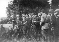 Volunteers of the IRA’s 1st Battlion, 5th Northern Division, engaged in weapons training. While the IRA did not set out with a sectarian agenda, as the conflict went on they were drawn into sectarian killings, particularly in Belfast. (Michael McPhilips)