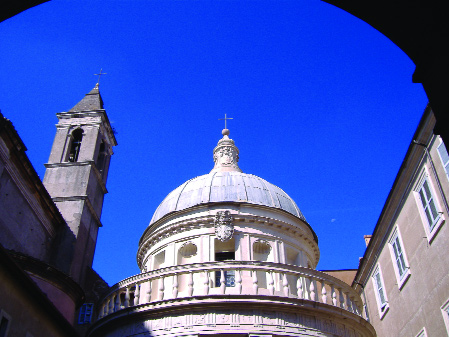 Pl. 2: Bramante's Tempietto (1502) in the cloister garth of San Pietro in Montorio.