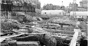 Above: A view of Wood Quay in the late ’70s, showing the city wall and early Hiberno-Norse river defences under excavation. The remains were astonishing: complete foundations of wattle-and-daub houses; interior hearths and benches; workshops; timber pathways and boundary fences; and even latrines and rubbish pits filled with unique artefacts. (N.C.B. Maxwell)