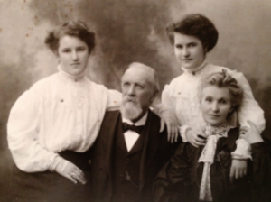 Jeremiah and Mary Jane with their two daughters, Daisy (Margaret) and Jenny (Jane), in 1905 while living in Cork. (NLI)