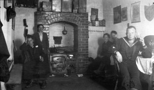 American sailors on shore leave in Berehaven in the winter of 1917. They have beer and female company, but it doesn’t quite match up to Havana or Manila! (Ralph Gifford) 