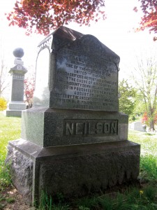 ‘SACRED TO THE MEMORY OF SAMUEL NEILSON AN IRISH PATRIOT OF 1798 ONE OF THE FOUNDERS OF THE UNITED IRISHMEN WHO SACRIFICED HIS FORTUNE AND HIS LIFE IN THE CAUSE OF HIS COUNTRY. BORN IN COUNTY DOWN, IRELAND, Sept 1761. DIED AUGUST 29, 1803. ERECTED BY THE ANCIENT ORDER OF HIBERNIANS DIVISION No. 2, POUGHKEEPSIE, NEW YORK, AUGUST 29, 1905.’