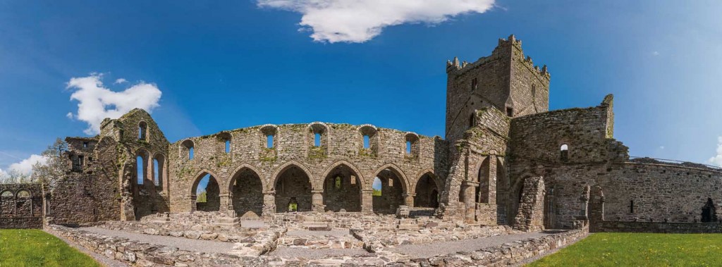 Panoramic view of Jerpoint Abbey, Thomastown. King Richard himself was probably lodged within these walls from 20 to 22 October 1394. (© Johannes Rössel) 