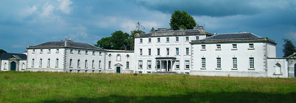 Above: A central block of seven bays and three storeys links to two-storey wings via curved quadrant ‘sweeps’. (Irish Heritage Trust)