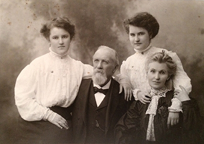 Above: Jeremiah O’Donovan Rossa (with family) in 1905. In 2003 researcher-librarian John McLoughlin speculated that he may have been the lyricist. (NLI)