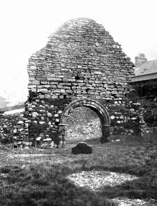 A photograph of the chancel arch of the Church of St Thomas before its demolition in 1967.